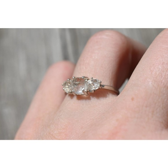 alternative raw diamond engagement ring raw crystal size 4 5 6 7 8 8 9 1… - Picture 3 of 4